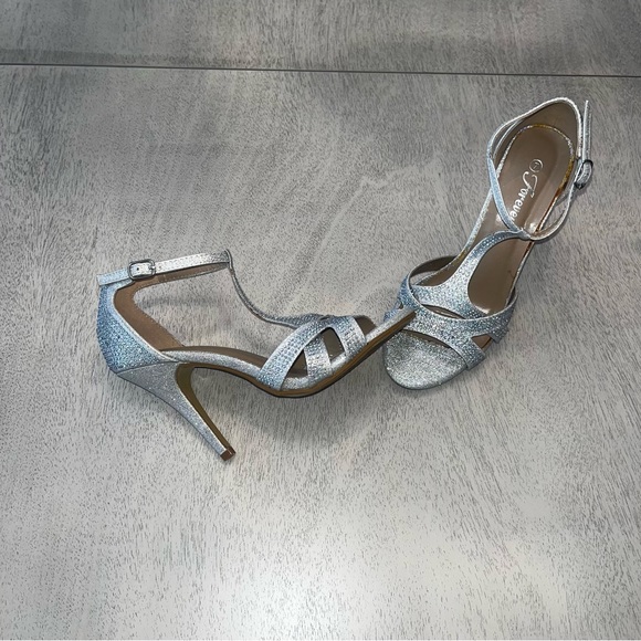 Forever Heels 👠 - Picture 7 of 9